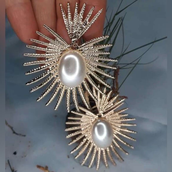 Zara Radiance Large Pearl Heart Crown Sunburst Beam Ray Regal Royal Gold Earring - Picture 7 of 16